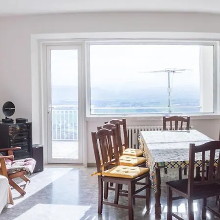 Spacious In With A 200 M² Mountain View Appartamento Recanati