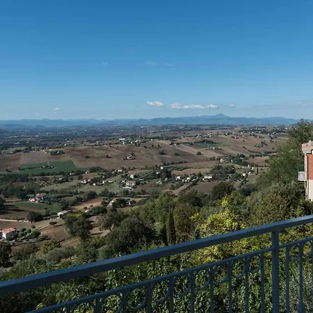 Spacious In With A 200 M² Mountain View