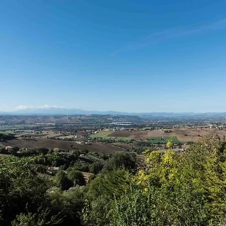 Spacious In With A 200 M² Mountain View Appartamento Recanati