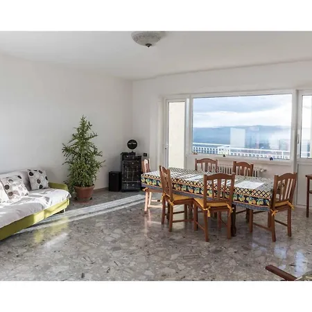 Spacious In With A 200 M² Mountain View *