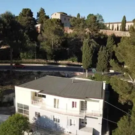 Spacious In With A 200 M² Mountain View ريكاناتي